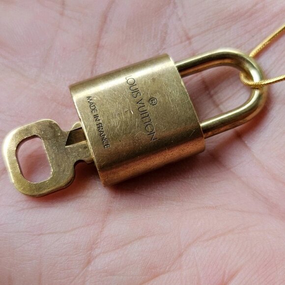 Louis Vuitton Paris Padlock Gold Tone Lock/Key 310 Made in France Authentic LV - Picture 5 of 13